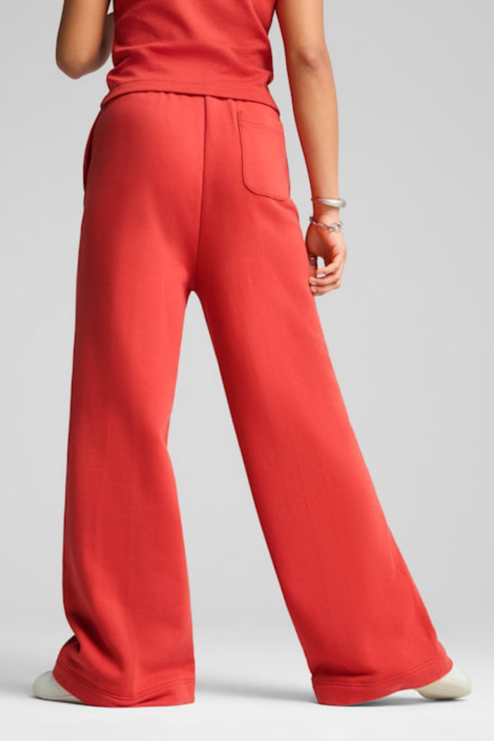 Puma-ESS Relaxed Sweatpants op Red Fi-Eşofman-4-fleurdirect.live