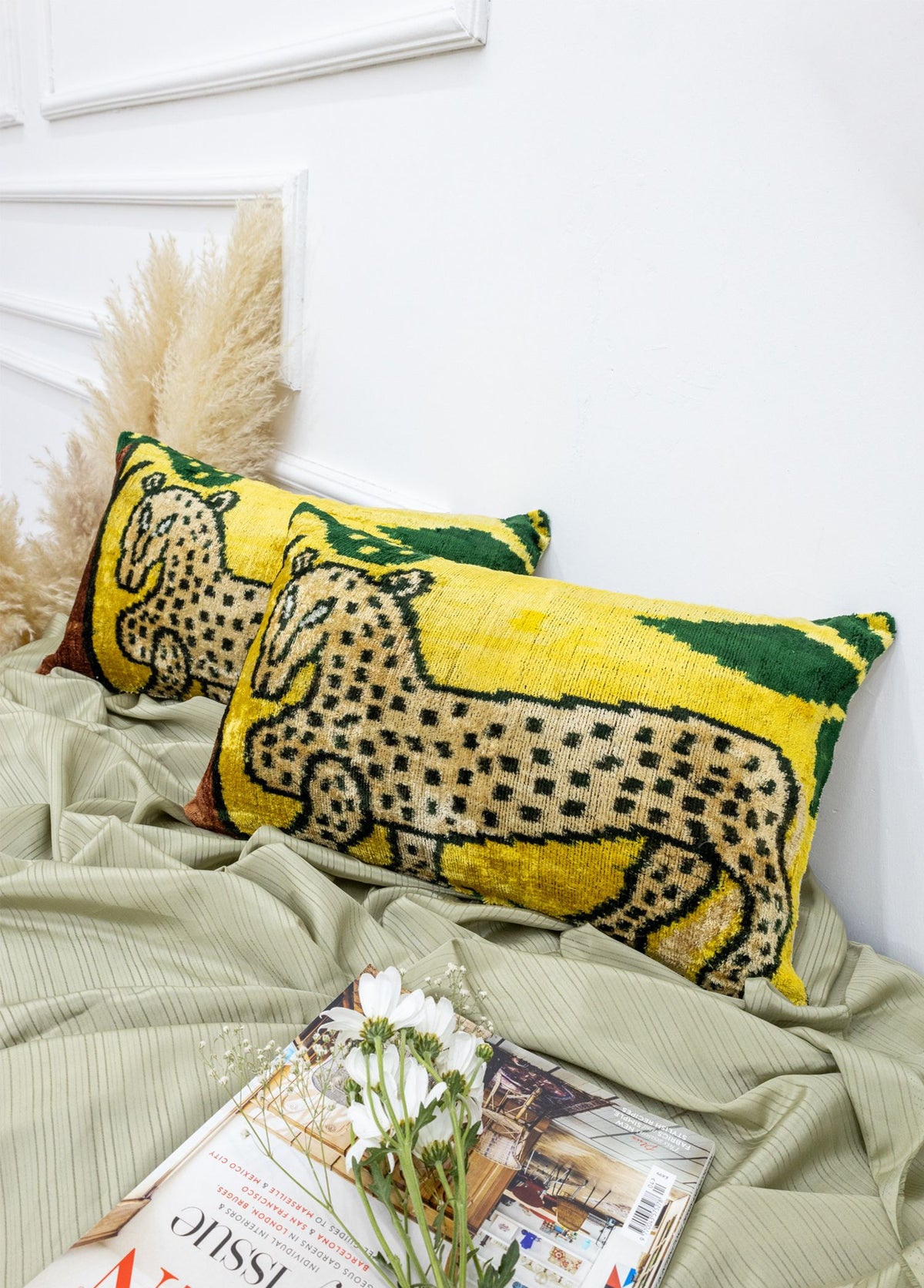 Soho Antiq-Linn El Yapımı İkat Leopar Figürlü Kadife Yastık 30x50 Cm-Kırlent-2-fleurdirect.live
