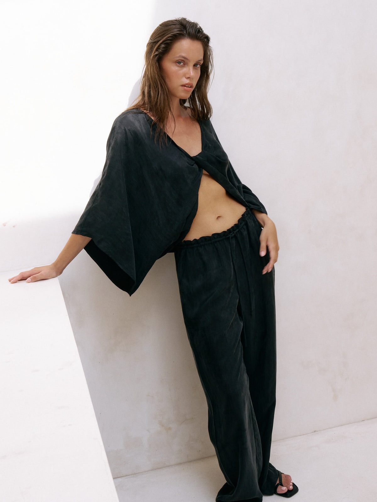 The Handloom-Lucid Knot Top Black-Gömlek-1-fleurdirect.live