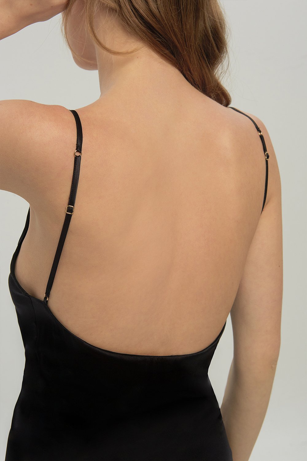 Valnue Lingerie-Luna Siyah Nakış Detaylı Yırtmaçlı İpek Gecelik-Gecelik-2-fleurdirect.live