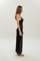 Valnue Lingerie-Luna Siyah Nakış Detaylı Yırtmaçlı İpek Gecelik-Gecelik-5-fleurdirect.live