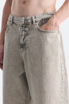 Metal Kanca Detaylı Balloon Fit Jean