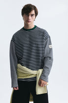 Kontrast Yaka Çizgili Sweatshirt
