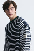 Kontrast Yaka Çizgili Sweatshirt