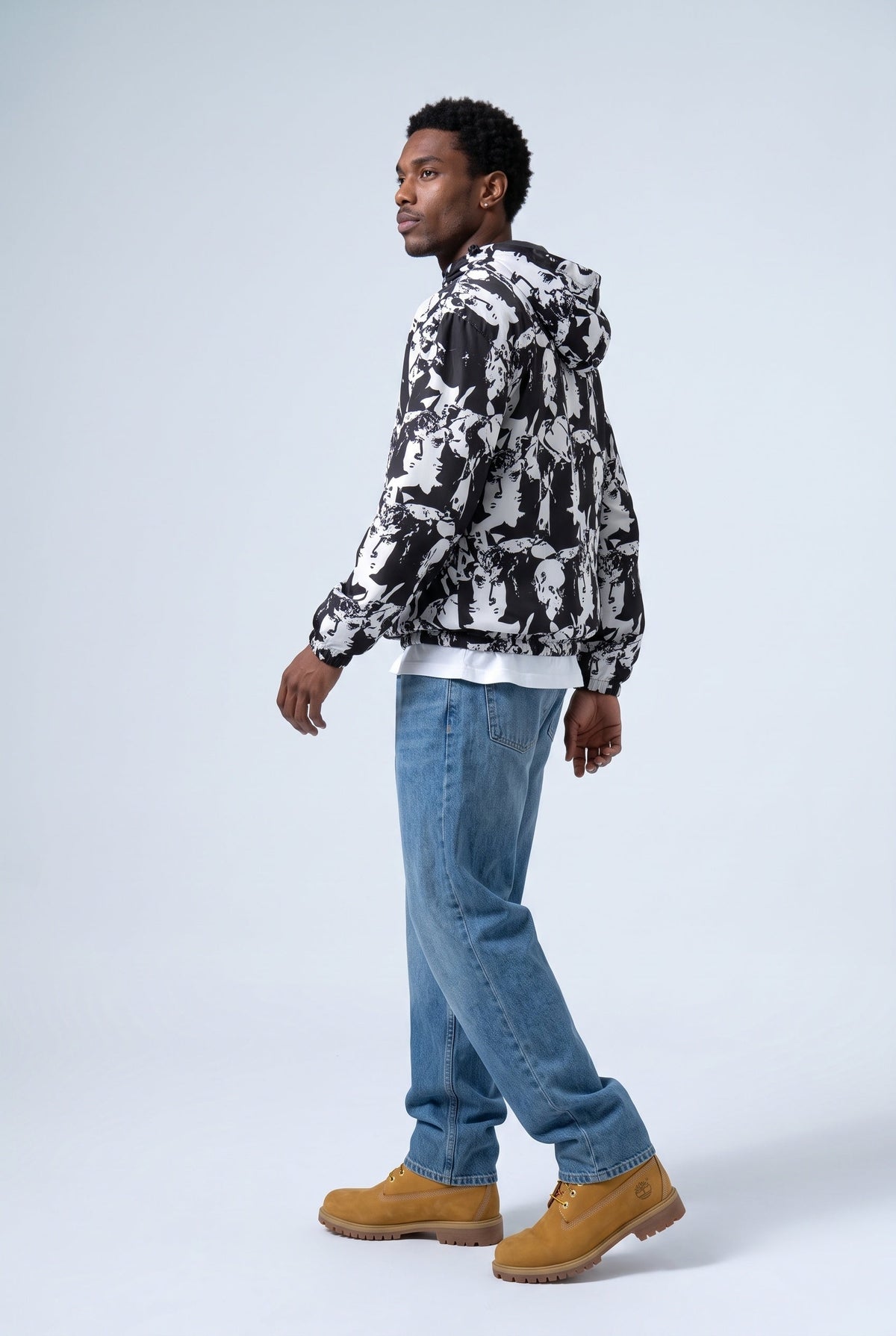 Yarım Fermuarlı Kapüşonlu Desenli Erkek Yağmurluk, Siyah-Beyaz - 3